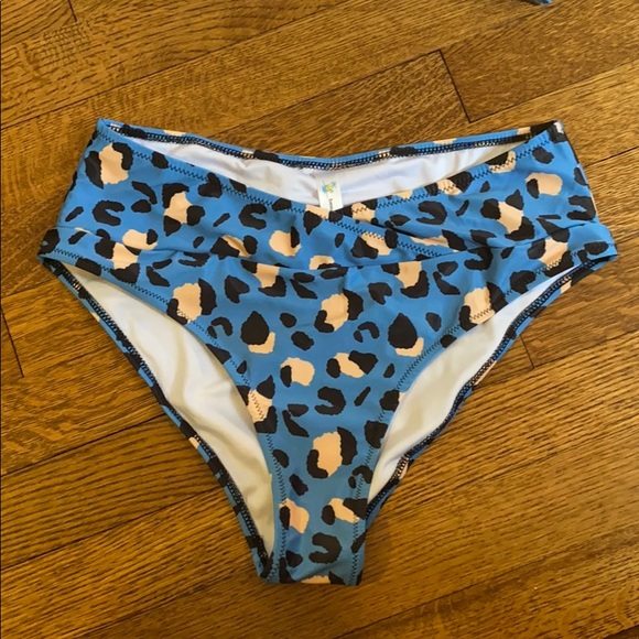 Bikini - Picture 2 of 3